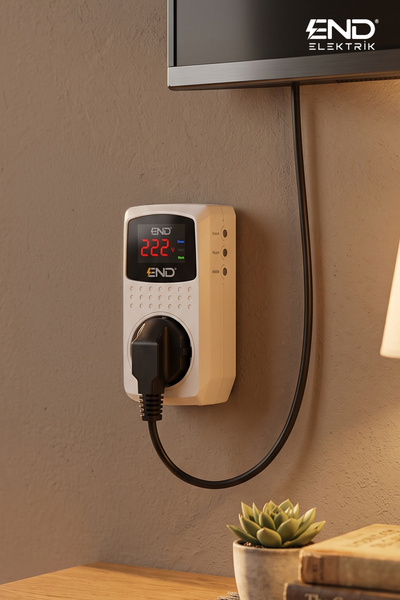 End Digital Surge Protected Socket Voltage Protection with Led Display 150-280V over Current Voltage Socket Regulator