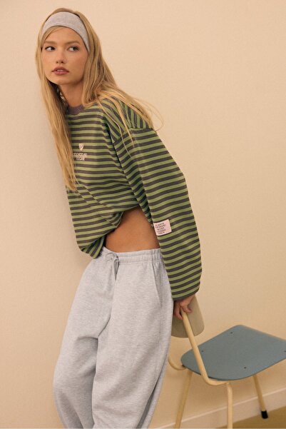 Stradivarius سويت شيرت مخطط