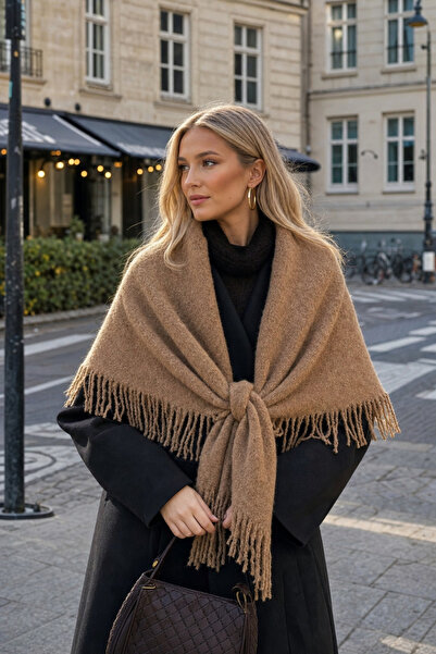 Axesoire S013 Püsküllü Camel Üçgen İçten Geçmeli Triko Omuz Şalı