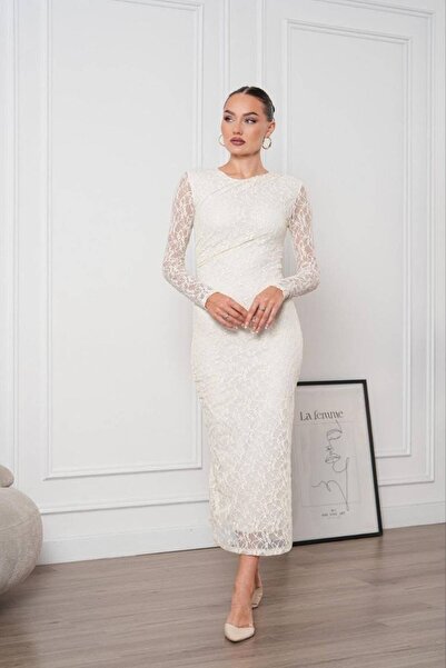 maf collection فستان سهرة نسائي بياقة دائرية وتفاصيل فتحة خلفية باللون الأبيض...