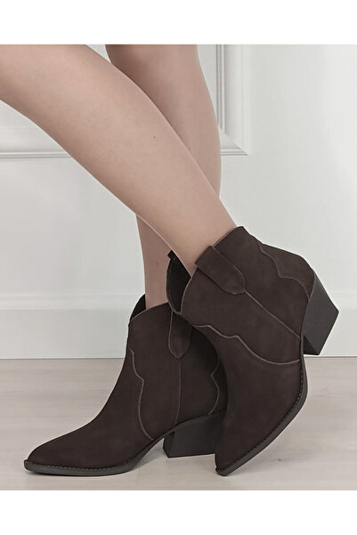 Ideal Shoes Καφέ δερμάτινα μποτάκια με άνετο τακούνι 6338A 114