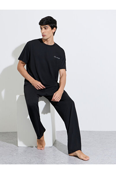 Styli Black Slogan Print T-Shirt and Straight Leg Pants Pyjama Set
