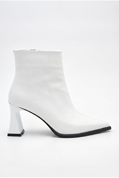 Shoesers حذاء نسائي بكعب سميك ومقدمة مدببة مع تفاصيل خياطة، مناسب للاستخدام ا...