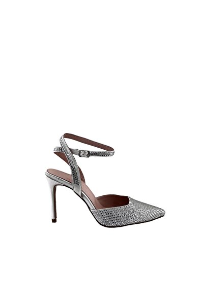 ESMERALDA'S LEGGINGS Off-White Satin Closed-Toe Bridal Shoes with Stone Accents