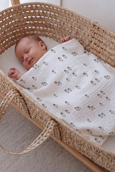 Tuğba Kuğu Muslin Blanket - Little Penguins