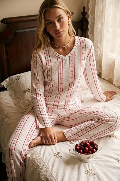 BELLA NOTTE Ecru Background Red Bow Patterned V-Neck Long Sleeve Pajama Set