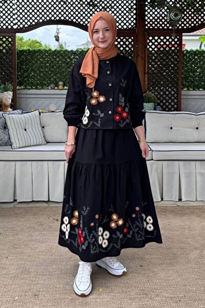 Rabia Şamlı Aylin Nakışlı Etekli Takım Siyah
