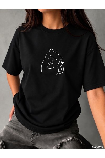 FUFLUNS Heart Cat Printed Women's Oversize Crew Neck T-Shirt