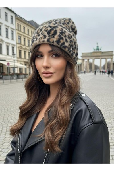 Makro Optik Premium Beret with Fringes and Soft Texture