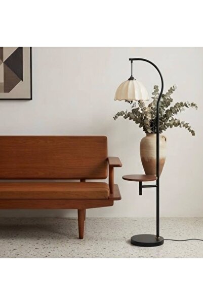 IN HOME STORE مصباح أرضي مودرن بقوس معدني أسود ورَف خشب جانبي مع غطاء سيراميك...