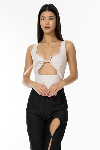 SILENTLOOK Top asimetric decupat NUDE