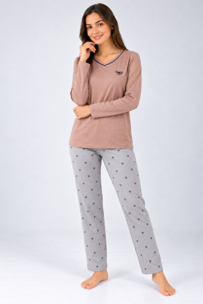 Serena Women's cream pajamas with long sleeves and long gray pants with bows
