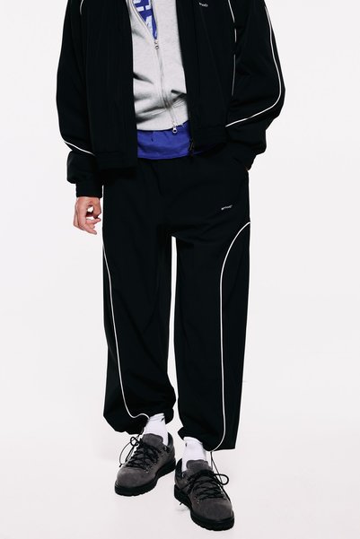 Pull & Bear Teknik biye detaylı jogger pantolon