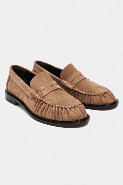 NİŞANTAŞI SHOES Manor Desert K. Bej Hakiki Süet Deri Saraç Büzgü Detay Düz Taban Kadın Penny Loafer