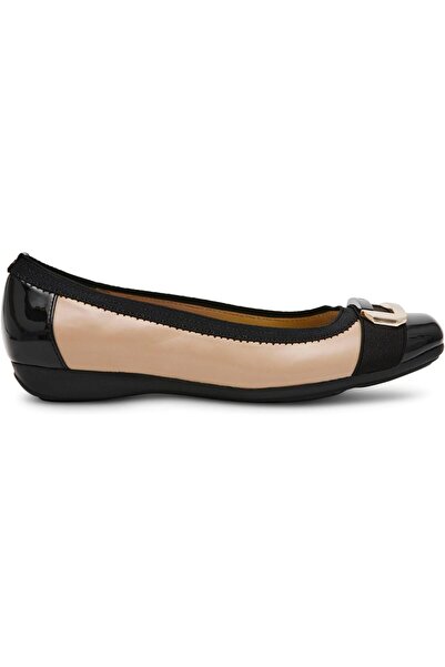 Anne Klein حذاء باليه نسائي مسطح من UPLIFT