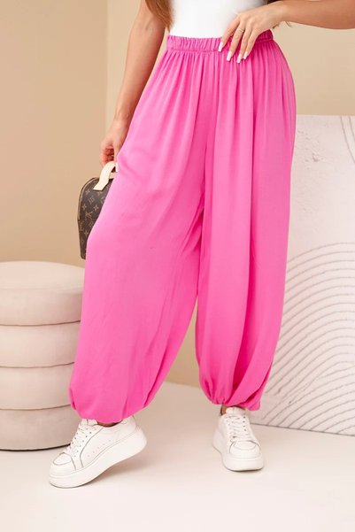 Kesi Pantaloni de damă roz din viscoză, cu croială largă și lejeră.