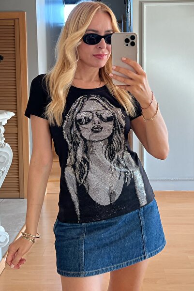 RICH GLAM Γυναικείο κοντομάνικο μπλουζάκι από μαύρο βαμβάκι με κρυστάλλινες π...