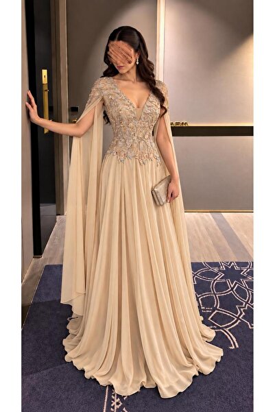 Olivia Style فستان سهرة نسائي طويل باللون البيج بفتحة صدر على شكل حرف V وتطري...