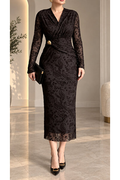 verabelle فستان ذهبي لامع بطباعة فلوك وتفاصيل بروش على ياقة الصدر مزدوجة الطبقات