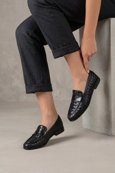 Stilbagshoes حذاء نسائي يومي من VELAN بمظهر منسوج باللون الأسود