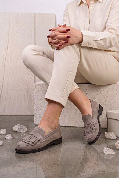 Stilbagshoes حذاء نسائي يومي من الجلد الطبيعي من لورين مزين بشراشيب من جلد المنك