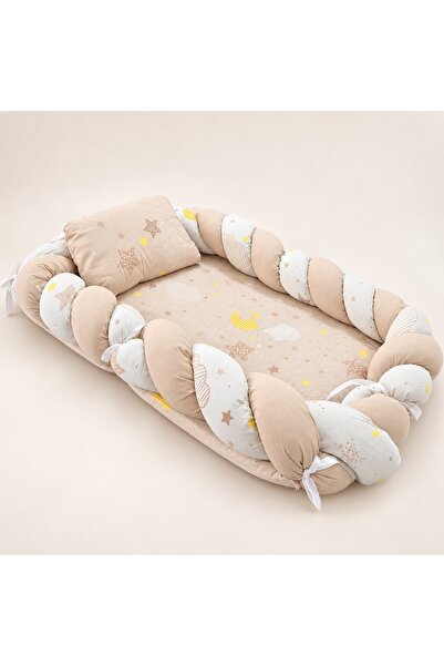 Pure Boutique Baby nest impletit 60x80 cm cu pernuta, model Luna si Stelute, bej pentru nou nascuti