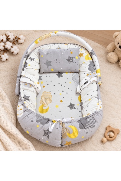 Pure Boutique Baby nest bebe cu baldachin si arcada model stelute gri si galben 50x70 cm