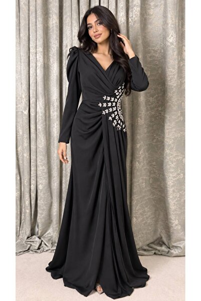 ELORA FASHION فستان سهرة أسود طويل بقصّة لف وثنيات جانبية وزخارف فضية عند الخصر
