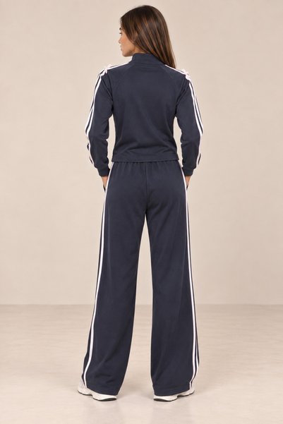 TOP CLOTHE طقم رياضي نسائي بخطوط جانبية وسحاب نصف أمامي