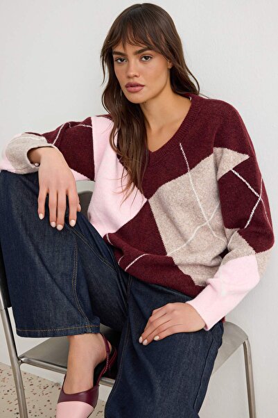 Trendyol Collection Burgundy Soft Textured Diamond Patterned V-Neck Sweater T...