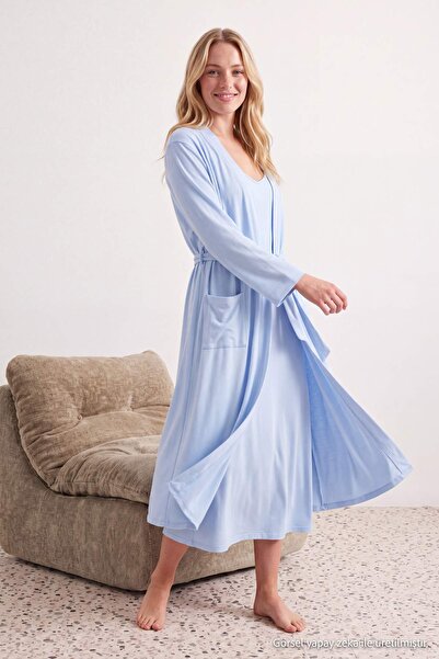 Trendyol Collection طقم ملابس نوم من قطعتين باللون الأزرق الفاتح + قميص نوم م...