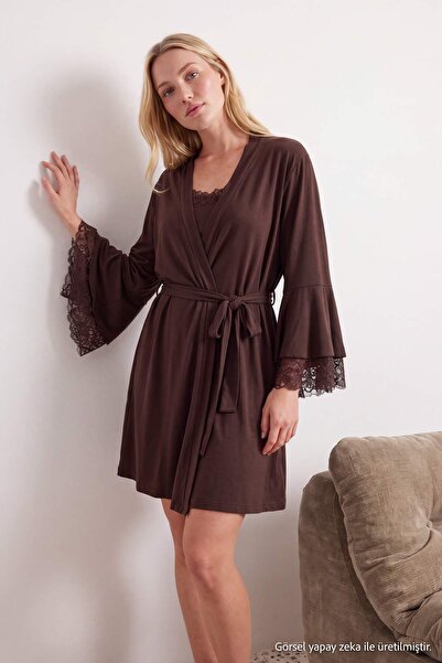 Trendyol Collection طقم زينة عروس بني مكون من قطعتين: روب نوم محبوك من الفيسك...