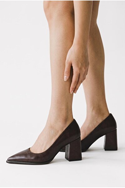 besoin shoes store حذاء نسائي من الجلد غير اللامع بكعب عالٍ باللون البني الفاتح
