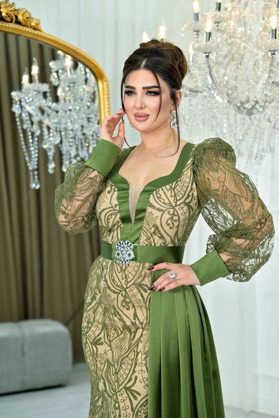 Butik Simli Flok Tasarım Saten Aksesuarlı Yandan Pelerinli Dekolteli Uzun Elb...
