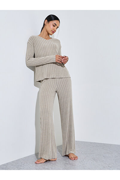 Styli Brown Ribbed Knit V-Neck T-Shirt and Straight Leg Pants Pyjama Set