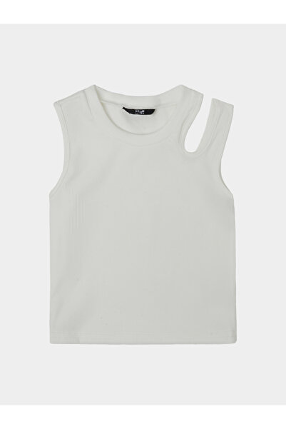 Styli Girls Off White Solid Ribbed Regular Fit Vest