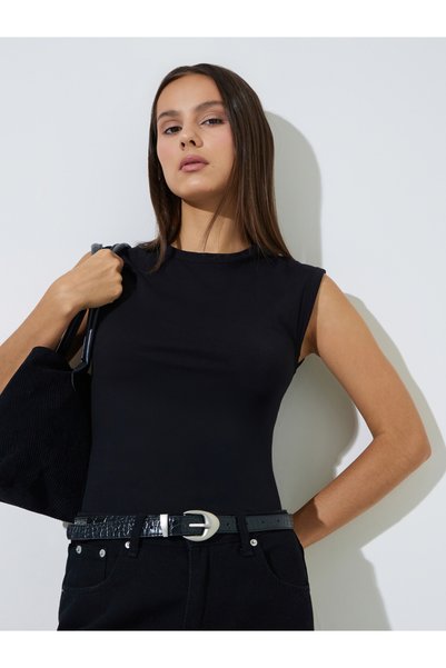 Styli Black Solid Round Neck Fitted Tank Top