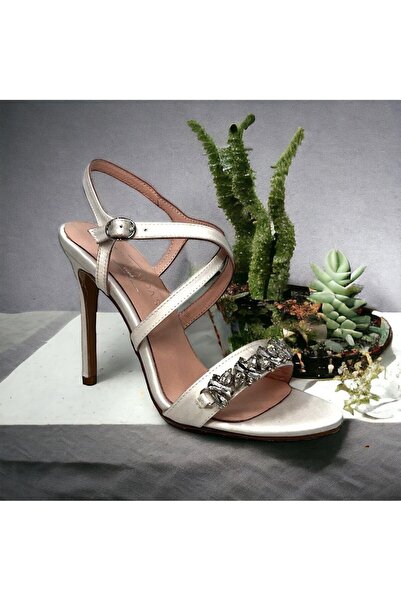 ESMERALDA'S LEGGINGS Off-White Satin Band Stone-Embellished Bridal Shoes