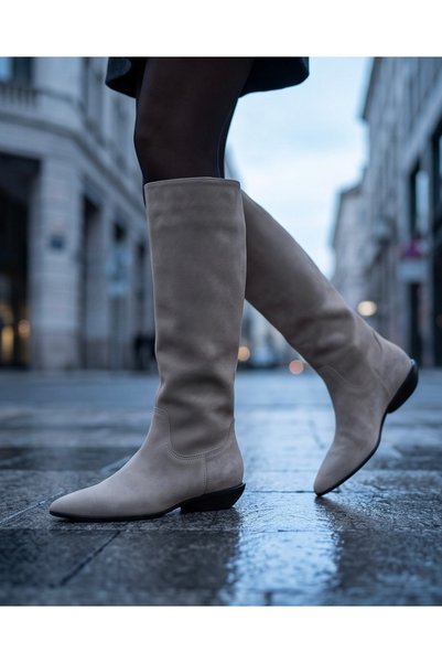 futsi shoes ISABELLA Açık Gri Hakiki Süet Deri Kısa Topuklu Çizme