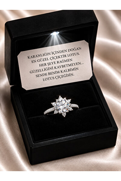 SARIASLAN Işıklı Kutuda Pırlanta İşçiliğinde Lotus Çiçeği 925 Ayar Gümüş Kadı...