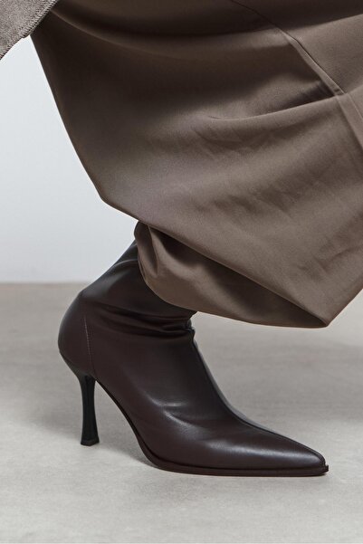 NİŞANTAŞI SHOES حذاء شارون بني غير لامع ذو مقدمة مدببة وكعب رفيع للنساء