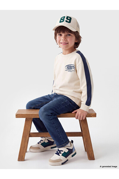 LC Waikiki Rmz Gi̇yi̇m Farkiyla Zero Roba Collar Printed Boys' Thick Sweatshirt