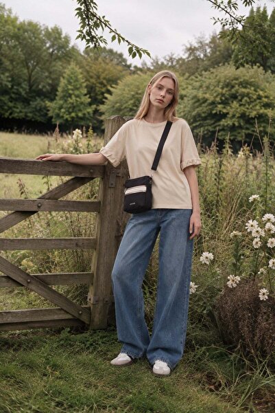 Levidor Crew neck t-shirt with sleeve detail - beige