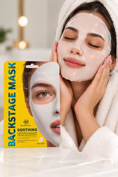 Generic Brand قناع الوجه Backstage Soothing Sheet Mask بخلاصة الكركم هو قناع قماشي مخصص للعناية بالبشرة ومنحها إحساسًا بالترطيب والنعومة والانتعاش.