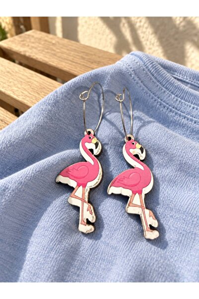 Sallantılı flamingo figürlü küpe.