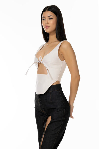 SILENTLOOK Top asimetric decupat NUDE