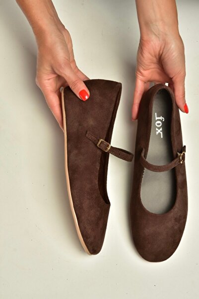 Fox Shoes Y250770702 حذاء نسائي من جلد الغزال البني ذو نعل منخفض