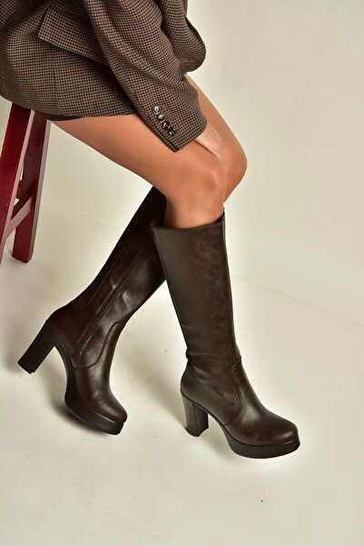 Fox Shoes Z996224509 حذاء نسائي بني اللون من القماش المطاطي بكعب سميك