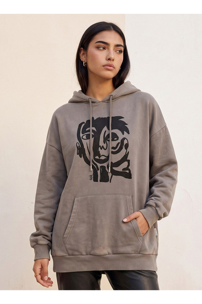 SP Characters Giovanna Gil Alves Hoodie with Graphic Print