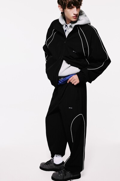 Pull & Bear Teknik biye detaylı jogger pantolon